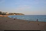 Abendlicher Blick auf die Costa Brava am Mittelmeer in Lloret de Mar (E).