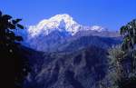 Ansicht des Annapurna-Massivs in Nepal. Aufnahme: September 1988 (Bild vom Dia).