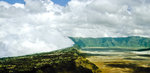 Wolken über das Bromo-Tengger-Massiv auf Java. Bild vom Dia. Aufnahme: März 1989.