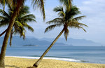 Am Strand vor Nha Trang in Vietnam. Bild vom Dia. Aufnahme: Januar 2001.