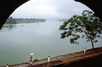 Der Fluss Sông Hương bei der ehemaligen Kaiserstadt von Hue in Vietnam.