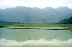 Reisfelder und Berge bei Mai Chau westlich von Hanoi.