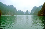 Die Halong-Bucht ist ein rund 1500 km² großes Gebiet im Golf von Tonkin im Norden Vietnams.