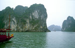 Die Halong-Bucht im Golf von Tonkin im Norden Vietnams.