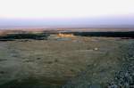 Blick von der arabischen Zitadelle auf die Oase Palmyra und die antike Ruinenstadt in der syrischen Wüste im Mai 1986