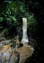Ein kleiner Wasserfall im Norden Thailands in der Nhe von Chiang Mai im Mrz 2006
