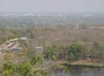 Blick von der Spitze des Khao Kradong Vulkans in 265 Metern Hhe auf die Landschaft des Isaan und die Stadt Buri Ram im Hintergrund.