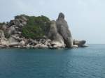 Der Buddha Rock in Tao Tong auf Koh Tao, aufgenommen vom Tauchboot aus im Jänner 2014