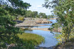 Eine kleine Bucht in der Schärenlandschaft von Gunnarsö an der schwedischen Ostseeküste. Aufnahme: 19. August 2025.