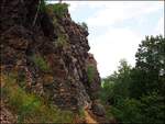 Černolické skály (auch Teufelsfelsen) ist ein Felsmassiv aus massivem ordovizischem Quarz, das sich über dem Dorf Černolice im Bezirk Prag-West erhebt. 5.7.2017