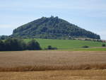 Stary Jicin, Berg Starojický kopec mit Burgruine über dem Tal der Grasmanka (02.08.2020)