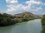 Silifke, eine kleine Stadt in der Provinz Mersin im Süden der Türkei, wird von der byza19ntinischen Zitadelle überragt. Der Fluss Göksu ist um diese Jahreszeit (19.09.2008) wohl immer so grün. 1190 hieß der Fluss noch Saleph, nur wenige km oberhalb ertrank damals Kaiser Barbarossa in diesem Gewässer.
