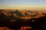 Grand Canyon (29. August 1980). Die Schatten werden länger und die Rottöne werden kräftiger.