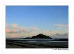 Blick ber den Strand von Marazion auf St. Michael's Mount, Cornwall England.