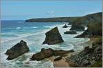 Die Bedruthan Steps: Grosse Granitfelsen ragen in bizarren Formen aus dem Sandstrand hervor. Eine Legende erzhlt das hier ein cornischer Riese, er hiess Bedruth, mit grossen Schritten vom Meer aufs Land kam.
(11.05.2011)