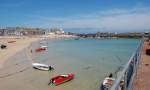 St. Ives in der Grafschaft Cornwall. Bei Ebbe fallen die Boote trocken. (03.06.2008). 