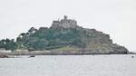St. Michael's Mount am 15.09.2012. Der St. Michael’s Mount liegt vor dem kleinen Örtchen Marazion in der Bucht von Penzance und damit an der südlichen Spitze Englands in Cornwall. Hier befand sich im 12. Jahrhundert ein Benediktinerkl ...