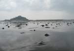 Leben im Sand bei Ebbe und der Blick auf St. Michael's Mount.
(April 2008)