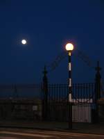 Konkurrenz zum Vollmond: An Grossbritaniens Fussgngerstreifen blinken solche Lampen.
(April 2008)