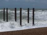 Der Mensch und sein Sinn fr gerade Linien - manchmal eine Bereicherung, manchmal eher ein Strelement fr Landschaften. Brighton Beach, 17.4.2012