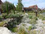 Steingarten im Schloßpark von Sissinghurst Castle, Kent (03.09.2023)