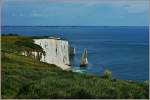 Die Old Harry Rocks sind ein beliebtes Ausflugsziel von Bournemouth aus, das man im Hintergrund sieht.