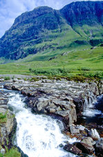 River Nevis om schottischen Hochland südlich von Ben Nevis. Bild vom Dia. Aufnahme: Juni 1991.