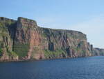 Felsenk�ste der Insel Hoy (Orkney-Inseln). Vorbeifahrt am 13.07.2026.