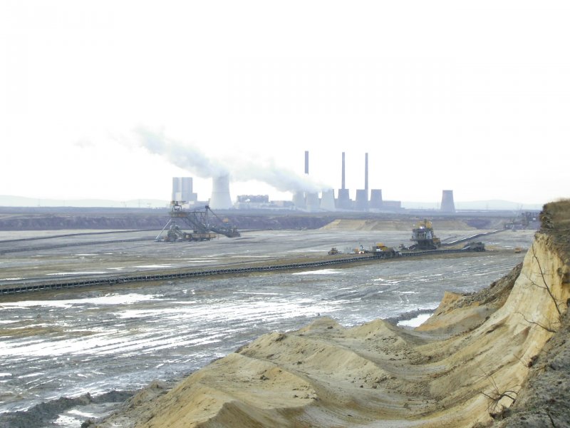 und Blick auf das Kraftwerk Boxberg von Norden her (vom TgB Nochten)