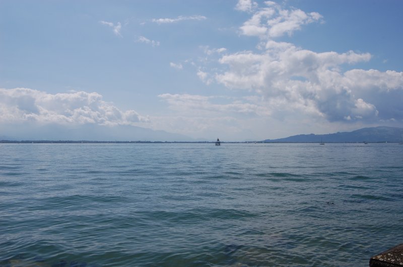 Unendliche Weiten (II)... Der Bodensee von Lindau aus gesehen am 12.8.2009.