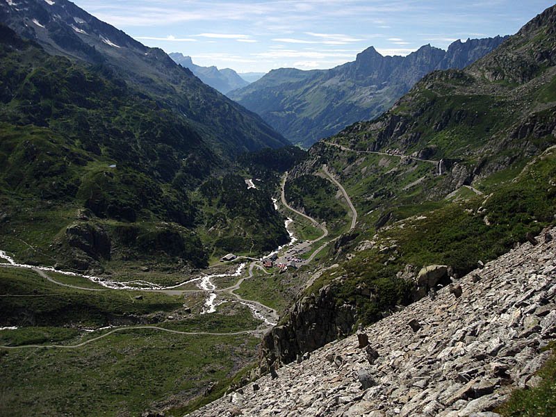 Vom Sustenpass gehts nun runter Richtung Steingletscher, Gadmen und Innertkirchen. Sommerliche Rad-Passtour, 10. August 2008
