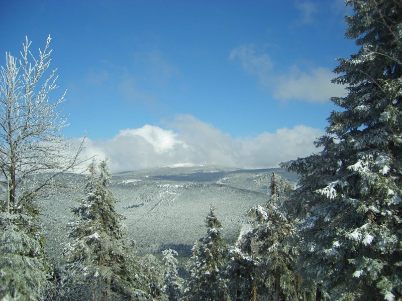 Vom Wurmberg aus gab es am 4.4.2007 einen Wunderschnen Blick auf den in der Nacht zuvor verschneiten Brocken