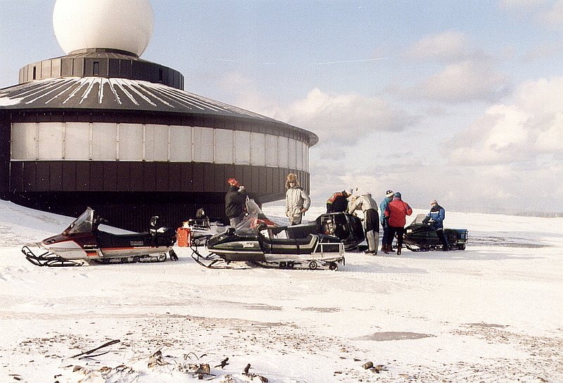 Von Skarsvag sind wir mit Snowscootern die 15 km zum Nordkapp gefahren, wo sich im Sommer hunderte Touristen tummeln, waren wir am 22. Mrz 1992 mit unseren Fahrern die einzigen. Zurck durften wir auf der Hochebene selbst fahren.