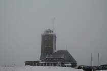 Auch oben auf dem Fichtelberg war das Wetter nicht besser.R�ckansicht des Fichtelberghauses am 31.01.09.