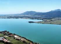 Forggensee, bayrisches Allgu, Luftaufnahme Richtung Osten, Sommer 2002.