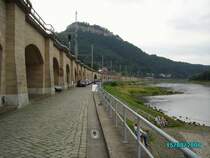 Das sind ja gleich drei Dinge auf einmal: Elbe - Bahndamm - Festung Knigstein.
