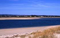 FUSETA, 03.10.1989, Blick von der Fuseta vorgelagerten Sandbank Ilha de Armona auf das Festland -- eingescanntes Dia