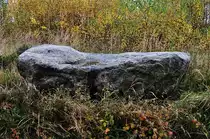 naturgeformter Findling, von der einen Seite wie eine Opferschale, oder doch eine Sitzschale f�r einen Steinzeitriesen?