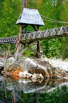 Das ist eine Wildwasserbahn des 19. Jh. Quasi der Europapark in der norwegischen Wildnis. �ber eine  T�mmerrenna  wurden B�ume �ber Wasserf�lle und Stromschnellen beim Fl��en geleitet. Eine T�mmerrenna konnte bis zu 5km lang sein. Hier eine T�mmerrenna bei Notodden; 31.10.2009