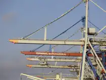 aufgenommen dirkt am Terminal-Burchardkai in Hamburg
entstand beim abladen am Kai
verladebr�cken f�r container