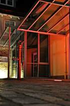 alte Wasserpumpe in einer Nische am Rathausvorplatz von Muggensturm, 02.12.09