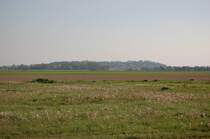 Au dem leicht welligen Grund des Niederrheins erheben sich hier und da Hgel aus Sandstein, die wie Inseln aus dem flachen Land heraus ragen.
Hier Liedberg, das zur Stadt Korschenbroich gehrt.