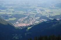 Blick auf Immenstadt vom Steineberg aus. Gut zu erkennen ist hier die von Kempten kommende Bahnstrecke nach Lindau/Oberstdorf und die sich schl�ngelnde Iller.