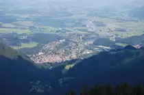 Blick auf Immenstadt vom Steineberg aus. Gut zu erkennen ist hier die von Kempten kommende Bahnstrecke nach Lindau/Oberstdorf und die sich schl�ngelnde Iller.