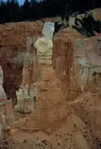 Bryce Canyon in Utah USA am 07.07.1992 - sieht diese Steinformation nicht aus wie ein Denkmal f�r die englische Queen Elizabeth 1st ?