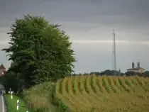 Nordwestmecklenburg; Blick von der Bundesstra�e B 105 nach Grevesm�hlen mit St.-Nikolai Kirche und der Kreisverwaltung, ehemalige Malzfabrik, 13.09.2008