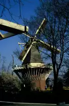 Eine Windm�hle im Keukenhof. Tulpenbl�te 1990
