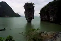 Der  James Bond Felsen  in der Andaman See im S�den Thailands in der N�he der Insel Phuket im April 2006