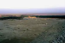 Blick von der arabischen Zitadelle auf die Oase Palmyra und die antike Ruinenstadt in der syrischen W�ste im Mai 1986