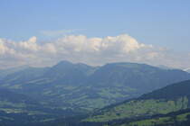 Blick von dem Berg  Pfnder  bei Bregenz am Bodensee auf die Alpen (07.08.10)

